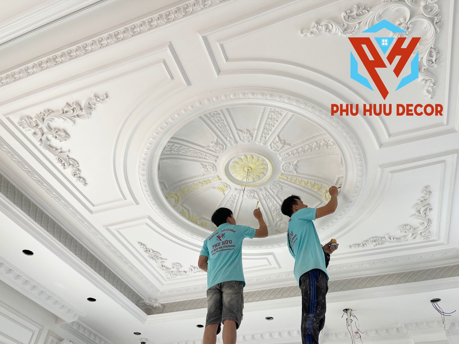 Phào chỉ PU sở hữu độ bền cao hơn nên giá thành nhỉnh hơn